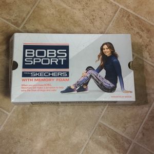 Women's Size 7 Never Worn Cheetah Print Skechers